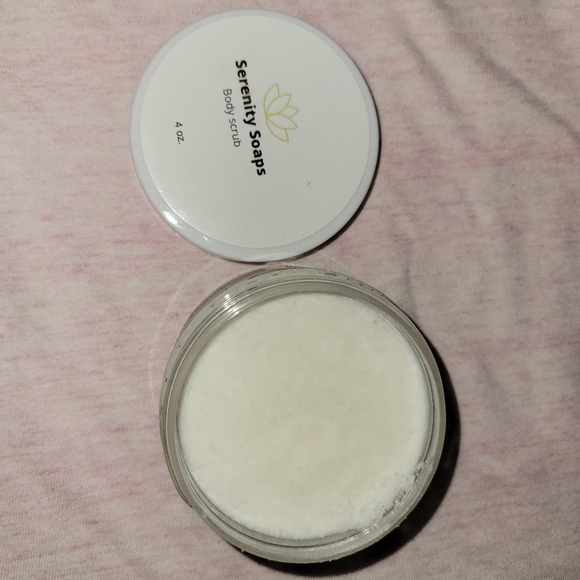 Vanilla coconut body scrub - Picture 2 of 3